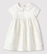 Baby-Festtagskleid aus Satin für Mädchen.