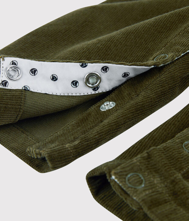 Baby-Latzhose aus Velours. gr&uuml;n