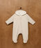 Wattierter Baby-Overall mit Kapuze und F&uuml;&szlig;chen, einfarbig beige MONTELIMAR CHINE