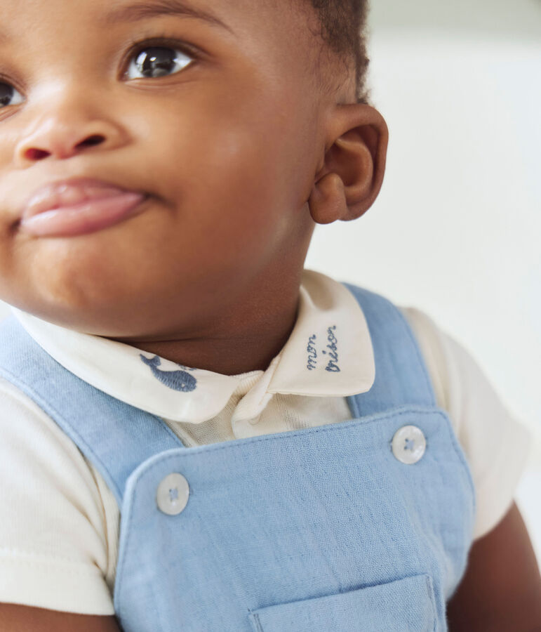 Kurze Baby-Latzhose aus einfarbigem Musselin-Stoff blau