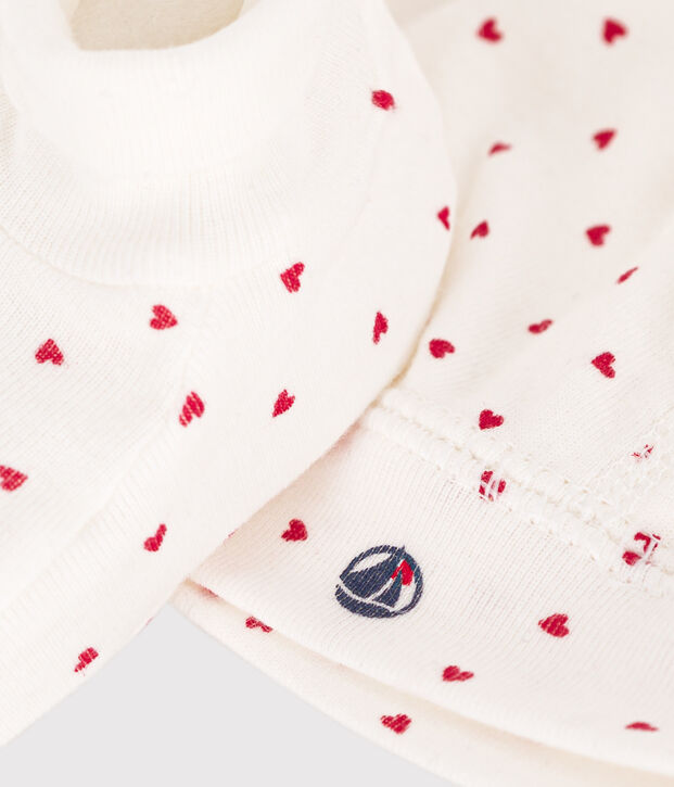 Set mit M&uuml;tzchen und Babyschuhen mit Herzmotiv vielfarbig