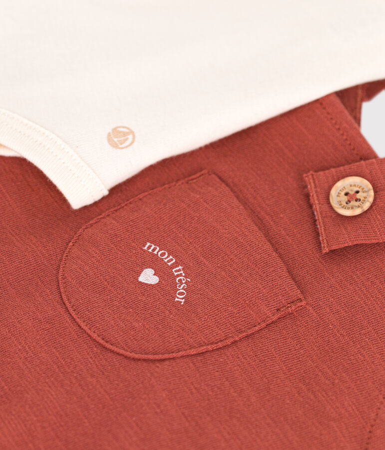 Baby-Latzhosen-Kombination aus geflammtem Jersey braun