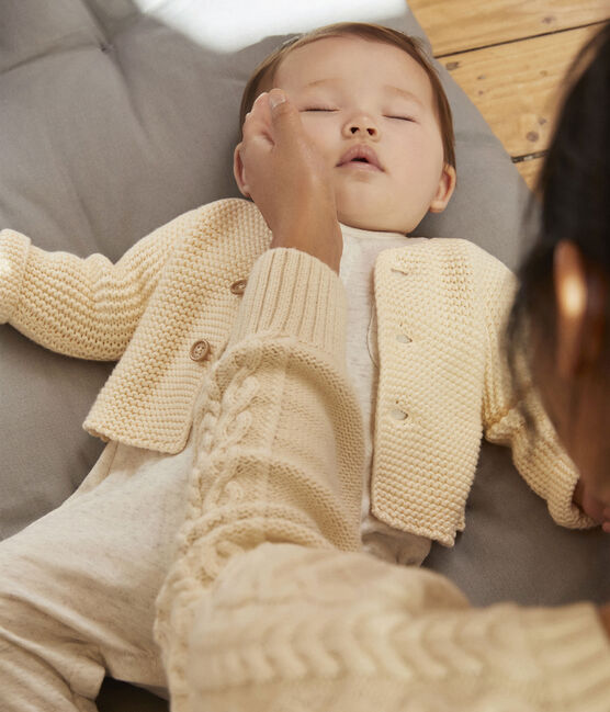 Baby-Cardigan kraus rechts gestrickt aus Baumwolle naturfarben AVALANCHE