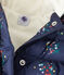 Bedruckte Baby-Mädchen-Winterjacke blau SMOKING/weiss MULTICO