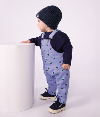 Langbeinige Baby-Latzhose aus Serge mit Herzmotiv