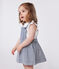 Baby-Latzhosenkleid aus gestreifter Baumwolle blau MEDIEVAL/weiss MARSHMALLOW