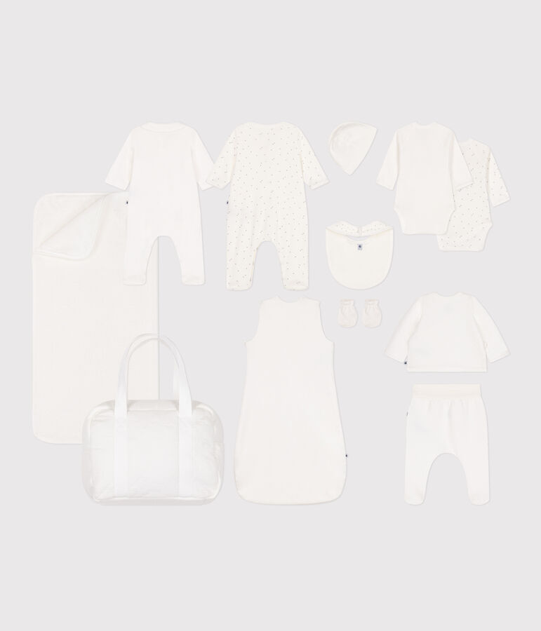 Erstausstattungskoffer mit warmer Babykleidung vielfarbig