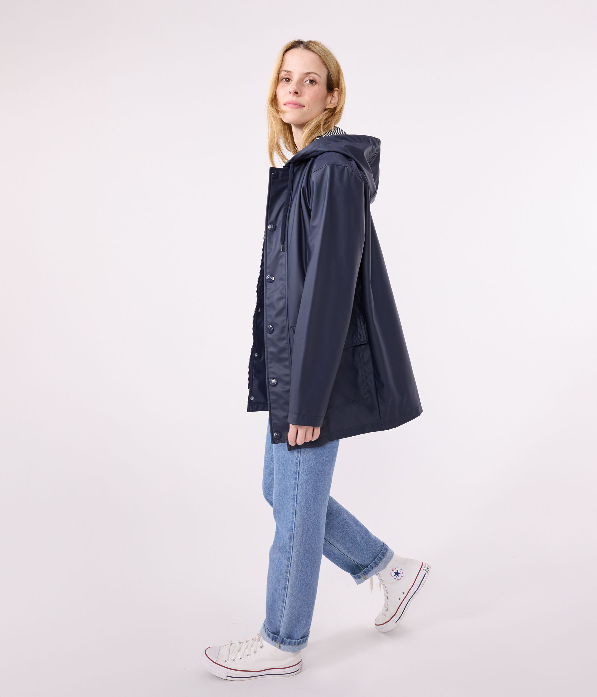Regenjacke aus recyceltem Material und Bio-Baumwolle A089L02