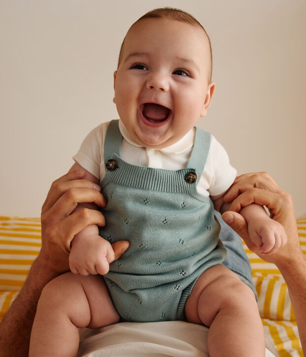 Strampler aus Zierstrick mit Tr&auml;gern gr&uuml;n