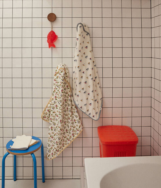 Baby-Badecape und Waschlappen mit Segelbooten weiss MARSHMALLOW/blau MEDIEVAL/ MULTICO