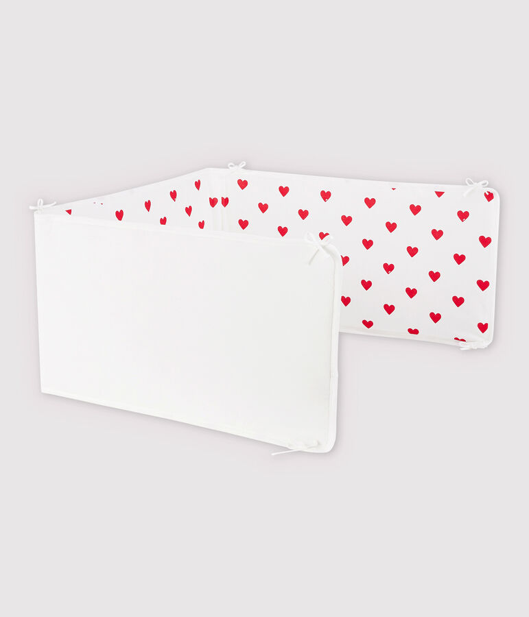 Baby-Bettumrandung aus Rippstrick mit roten Herzen weiss/rot