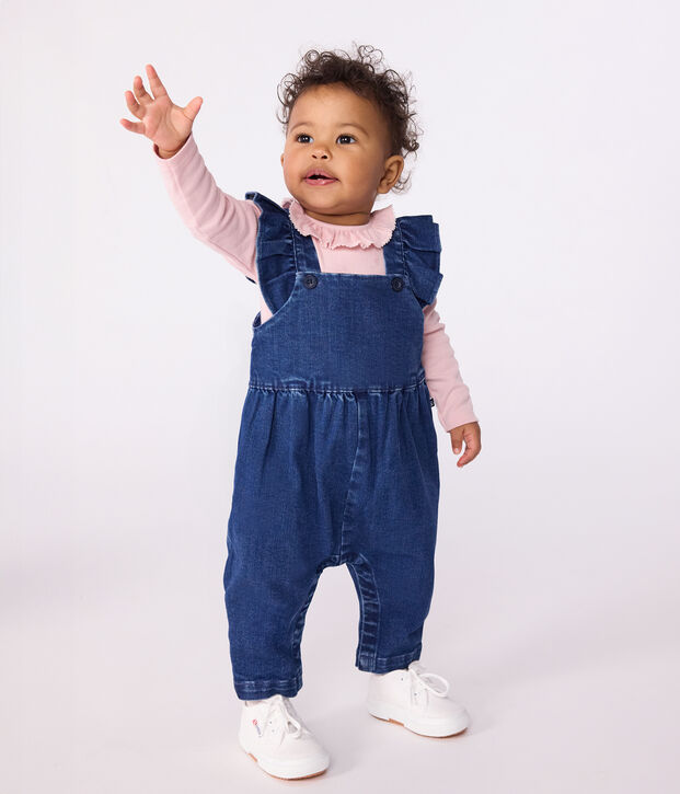 Langbeinige Baby-Latzhose mit Volants aus Jeansstoff mit Elastan. blau