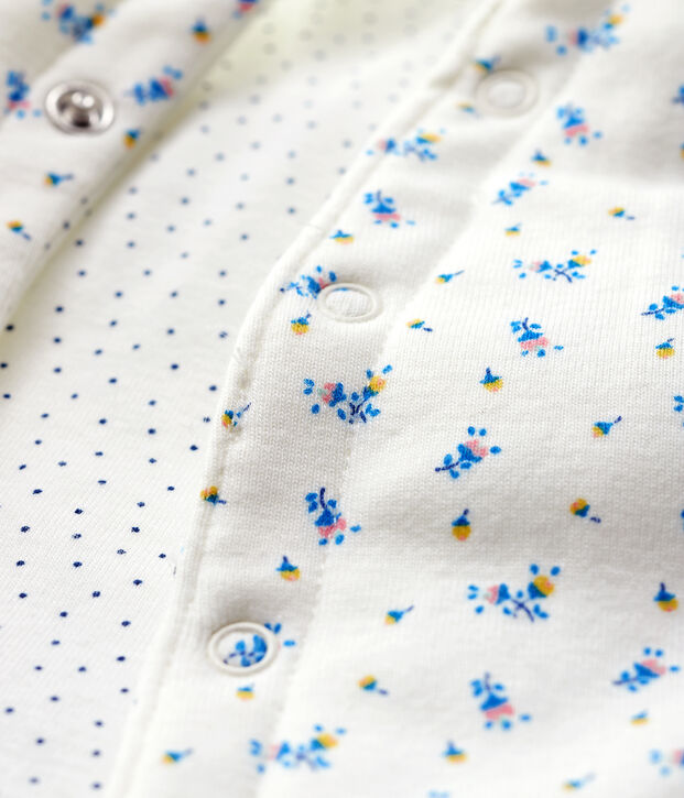 &Auml;rmellose, wattierte Babyjacke aus Bio-Baumwolle weiss/blau