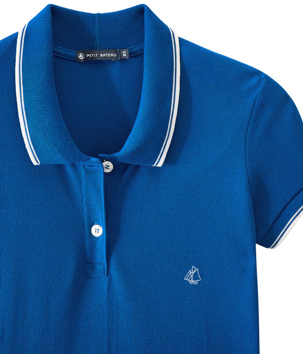 Kleid der Frau inspiriert das klassische polo blau