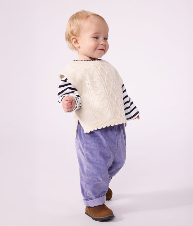 &Auml;rmelloser Baby-Pullover aus Baumwollstrick weiss