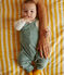 Newborn-Set Latzhose und bestickter Body aus Baumwolle grün PAUL