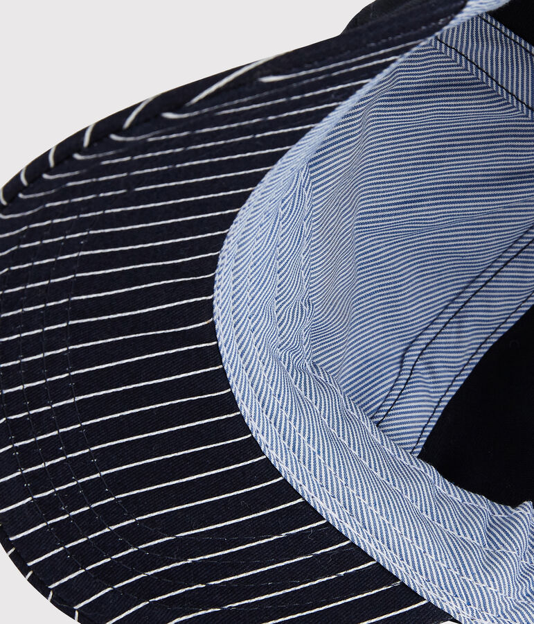 Baby-Schirmm&uuml;tze mit Applikation aus Boucl&eacute; Jungen blau/weiss