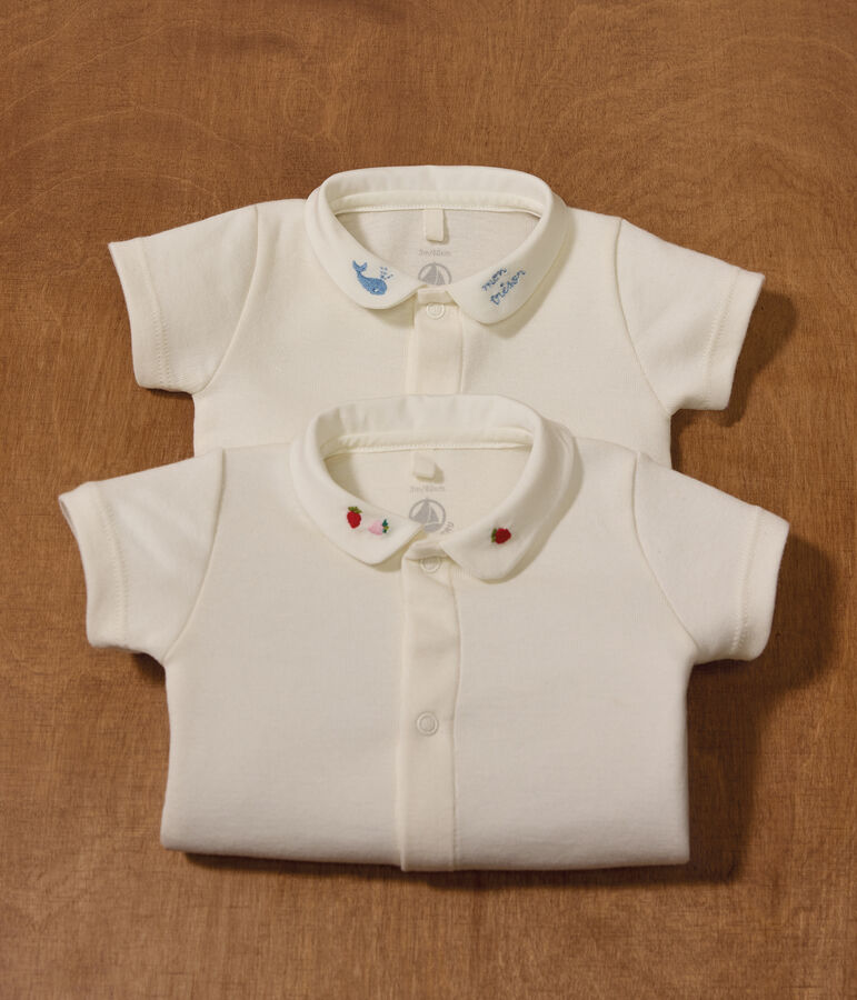 Kurz&auml;rmeliger Baby-Body aus Baumwolle mit Stickereien naturfarben/blau
