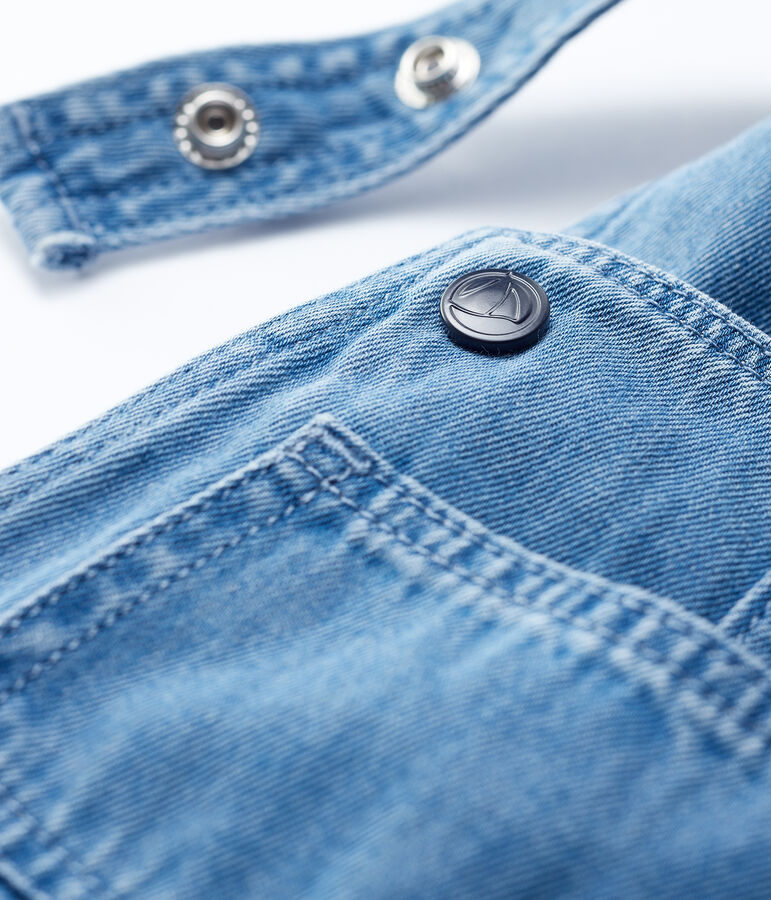 Kurze Baby-Latzhose aus hellem Denim blau