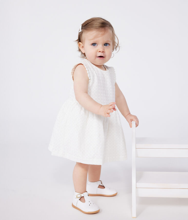 &Auml;rmelloses wei&szlig;es Baby-Kleid aus Baumwolle mit Lochspitze weiss