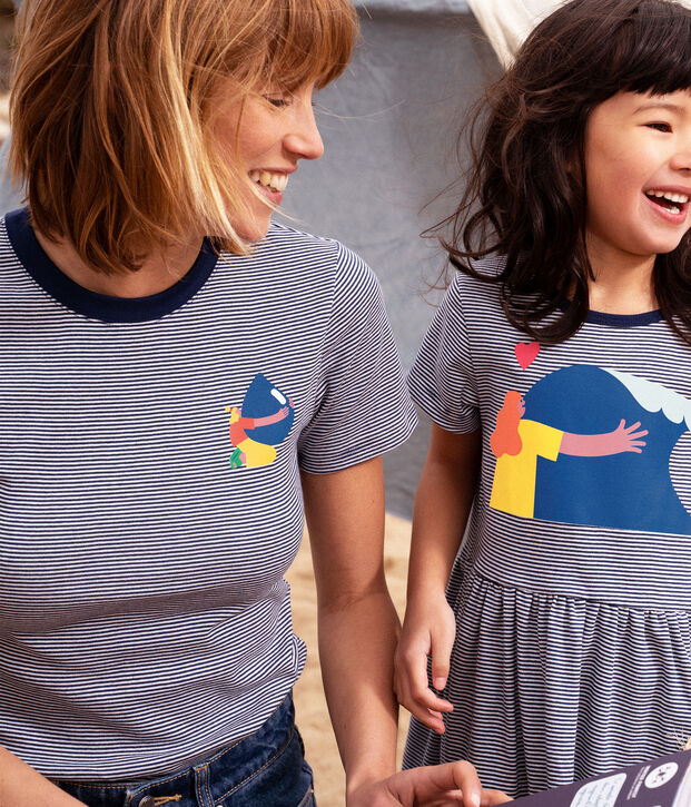 T-Shirt L&rsquo;ICONIQUE Water Family &times; Petit Bateau blau/weiss