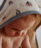 Baby-Badecape und Waschlappen mit Segelbooten weiss MARSHMALLOW/blau MEDIEVAL/ MULTICO