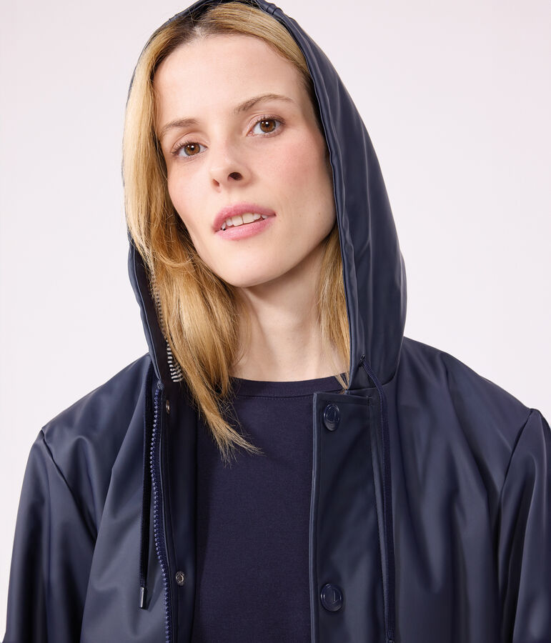 Regenjacke aus recyceltem Material und Bio-Baumwolle blau
