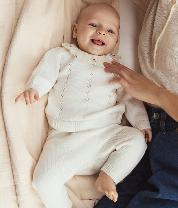 2-teiliges Baby-Set aus Wolle und Baumwolle mit gebl&uuml;mtem R&uuml;schenkragen weiss
