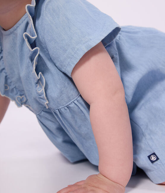 Kurzärmeliges Baby-Kleid aus Chambray mit Herz-Stickereien blau BLEU CLAIR