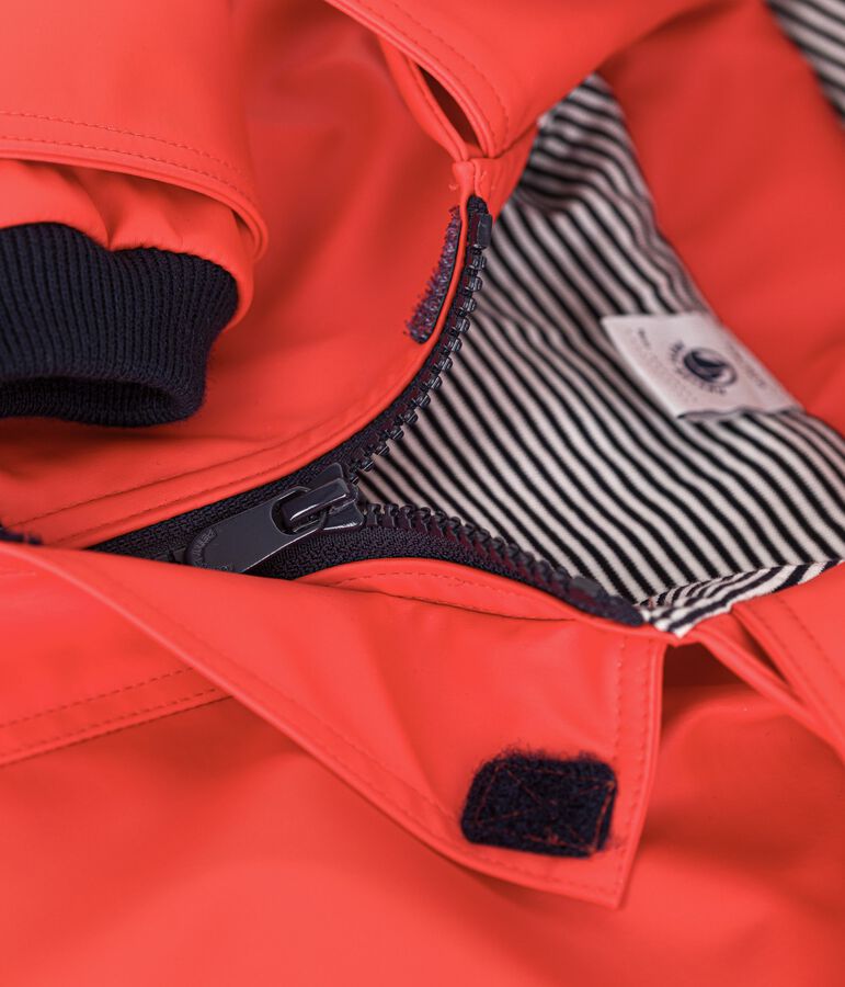 Ikonische Baby-Regenjacke aus wasserabweisendem Stoff rot