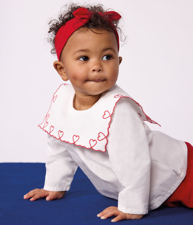 Lang&auml;rmelige Baby-Bluse aus Baumwoll-Popeline mit bestickten Herzen weiss