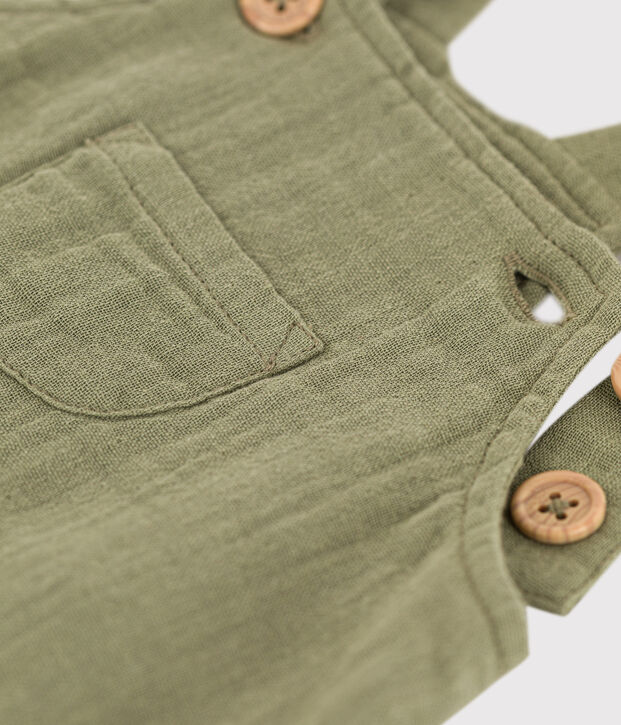 Kurze Baby-Latzhose aus Musselin gr&uuml;n