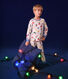 Kinder-Pyjama aus aufgerautem Molton mit Weihnachtskugel-Motiv