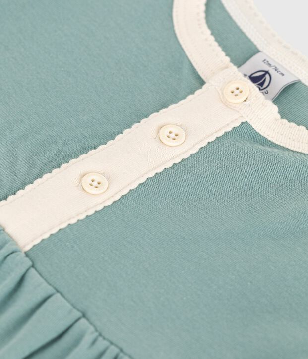 Kurz&auml;rmeliges Baby-Kleid aus einfarbiger Baumwolle mit farblich abgesetzten Verzierungen. gr&uuml;n