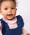 Langbeinige Baby-Latzhose mit Volants aus Jeansstoff mit Elastan.  blau DENIM MOYEN