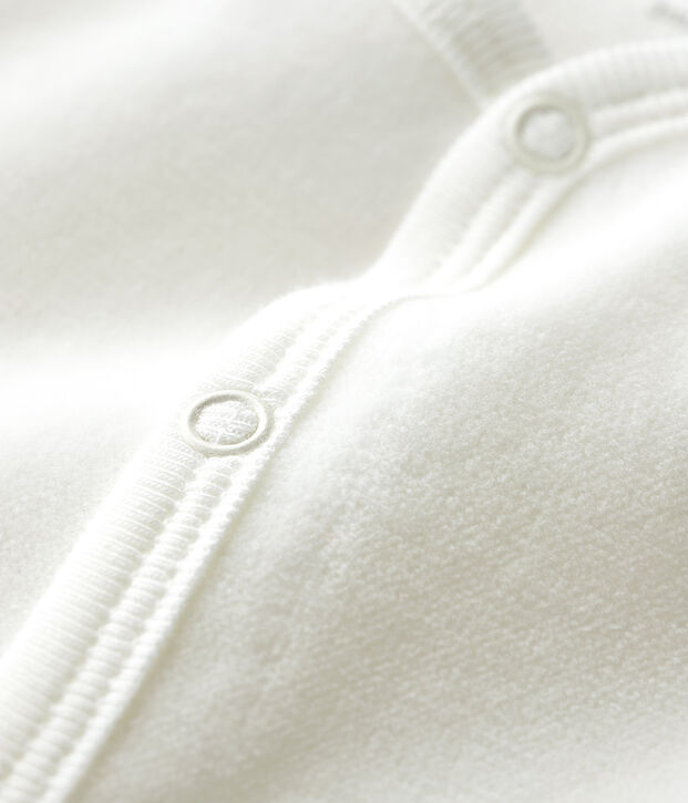 Baby-Strampler in Wei&szlig; aus Bio-Baumwoll-Velours mit Petit Bateau im Siebdruck weiss/grau