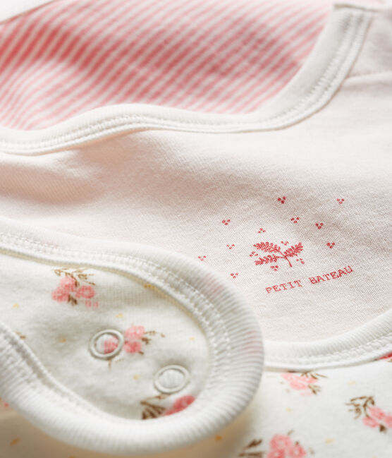 Set mit drei Baby-Lätzchen aus Rippstrick. variante 1