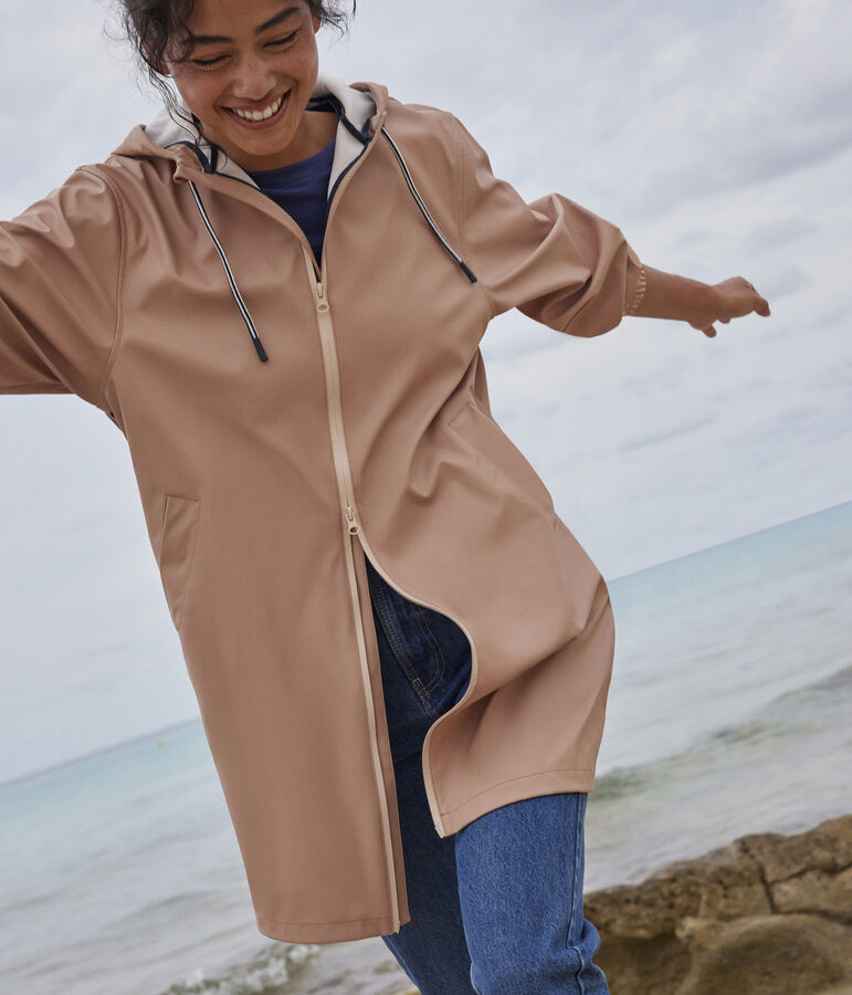 Leichte Regenjacke aus recyceltem Material beige
