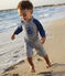 Baby-Overall mit UV-Schutzt aus recyceltem Material blau MEDIEVAL/weiss MARSHMALLOW