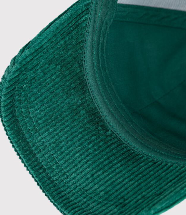 Kinder-Cap aus einfarbigem Feincord. gr&uuml;n