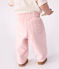 Baby-Hose aus einfarbigem Fein-Cord und bestickter Tasche hinten rosa JOLI