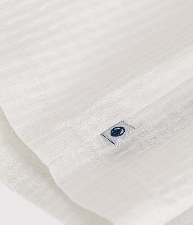 &Auml;rmelloses Baby-Kleid aus gemusterter Baumwolle weiss