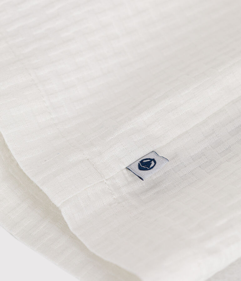 &Auml;rmelloses Baby-Kleid aus gemusterter Baumwolle weiss