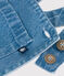 Kurze Baby-Latzhose aus leichtem Denim blau