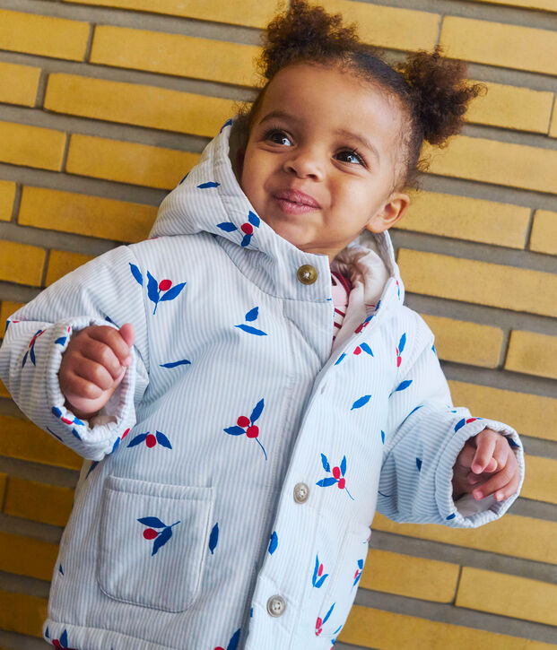 Baby-Kapuzenmantel aus wattiertem Popeline mit Beerenmuster blau/vielfarbig