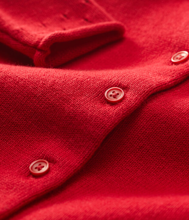Baby-Cardigan aus Strickmaterial. rot