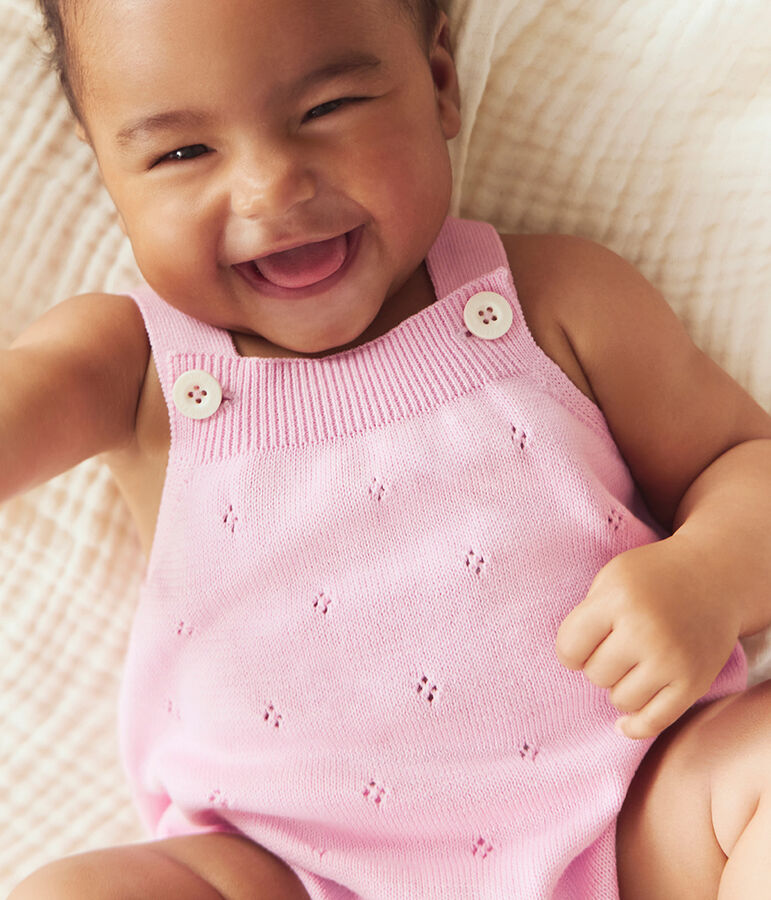 Baby-Kurzoverall aus Baumwollstrick mit Lochstickerei rosa