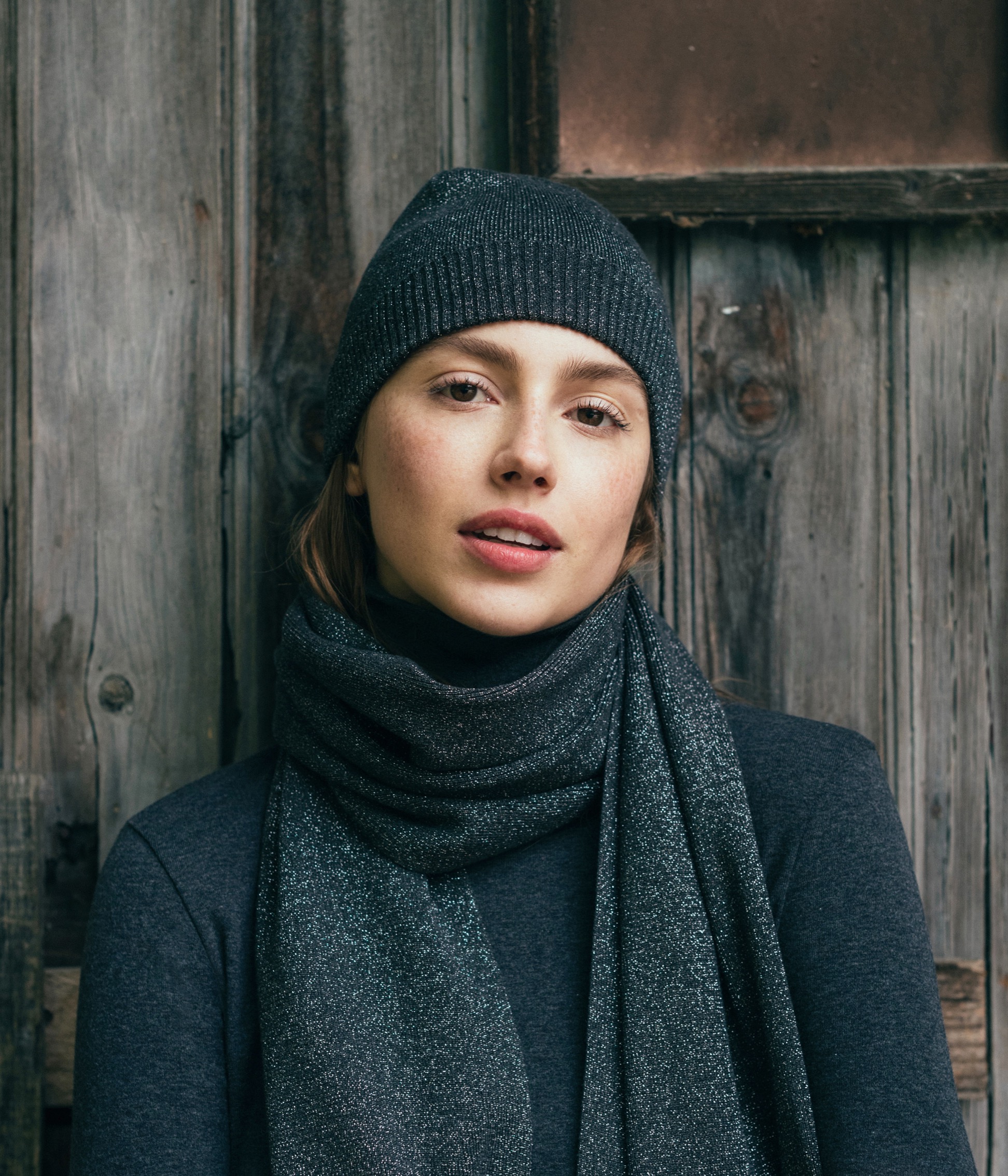 Glänzende Mütze für Damen